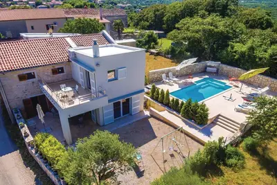 Image de Maison confortable à Rakalj avec sauna