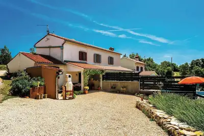 Image de Belle maison à Bartici avec Wi-Fi