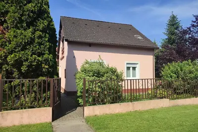 Image de Maison de vacances à seulement 450 mètres de la plage avec une grande terrasse
