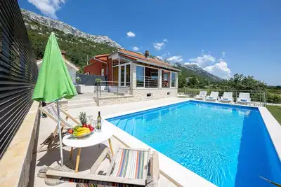 Image de Belle maison à Dubrava avec sauna