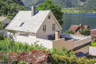 Image de Belle maison à Vik I Sogn avec sauna