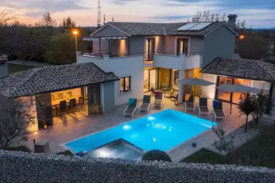 Image de Belle maison à Barban avec sauna
