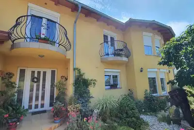 Image de Appartement de vacances avec grill et pavillon de jardin