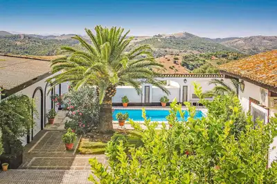 Magnifique maison à Morón de la.