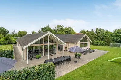 Image de Belle maison à Tisvildeleje avec sauna