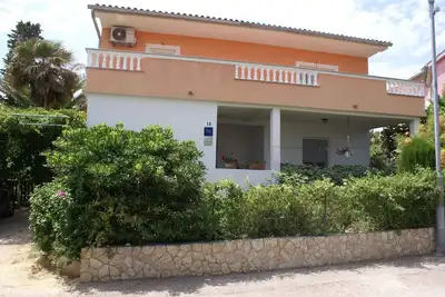 Image de Appartement de vacances dans un endroit calme avec climatisation