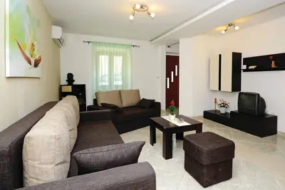 Image de Superbe maison de 3 chambres à Kavran