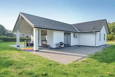 Image de Belle maison à Toftlund avec sauna