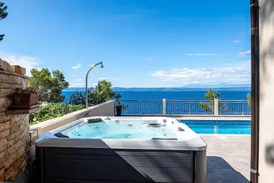 Image de Belle maison à Prigradica avec jacuzzi