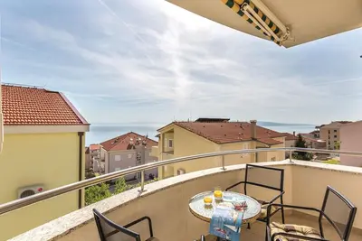 Image de Superbe appartement à Makarska avec.