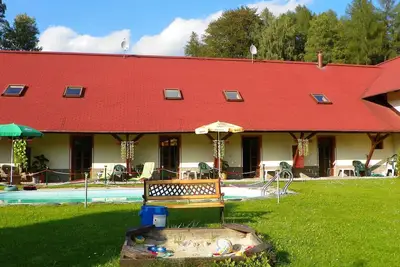 Image de Appartement de vacances avec une piscine extérieure et une connexion Wi-Fi