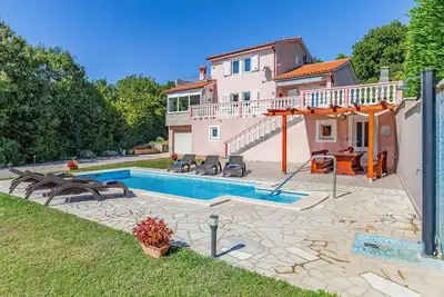 Image de Belle maison de 3 chambres à Vinez