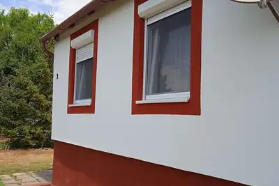 Image de Maison de vacances avec balancoire et douche de jardin