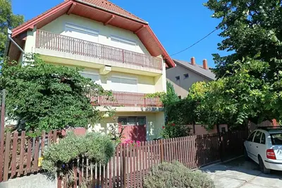 Image de Appartement de vacances dans un endroit calme avec piscine et aire de jeux pour enfants