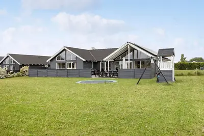 Image de Superbe maison à Bogense avec sauna