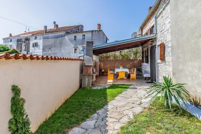 Image de Belle maison Ă Peruski avec WiFi