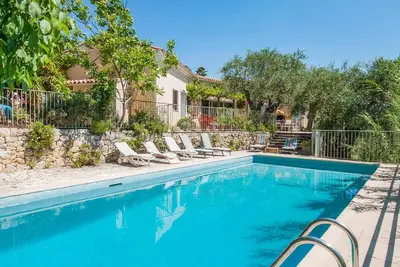 Image de Belle maison à Spéracèdes avec WiFi