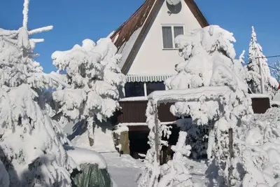 Image de Chalet de montagne Svahova avec cheminée, sauna, court de tennis, jacuzzi et piscine extérieure
