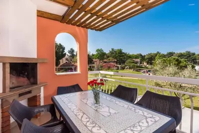 Image de Appartement de vacances avec piscine extérieure dans un complexe de vacances