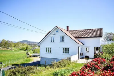 Image de Belle maison à Valevåg avec WiFi