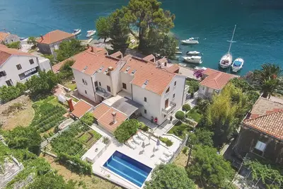 Image de Belle maison de 6 chambres à Mokosica