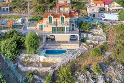 Image de Superbe maison Ă Mirlovic Polje