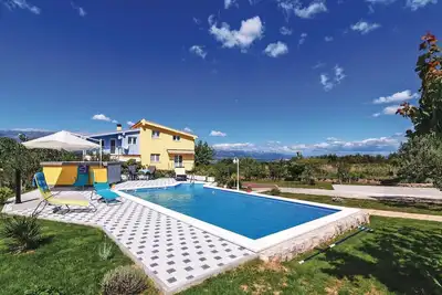 Image de Superbe maison à Podgradina avec WiFi