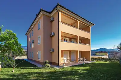 Image de Bel appartement de 2 chambres à Cavle