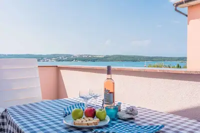 Image de Appartement de vacances avec air conditionné et vue sur la mer