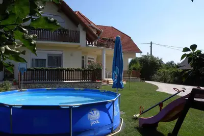 Image de Appartement de vacances avec piscine extérieure et climatisation