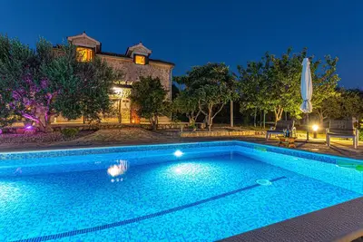 Image de Belle maison Ă Lozovac avec WiFi