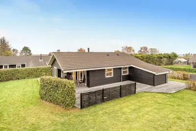 Image de Belle maison à Bogø By avec sauna