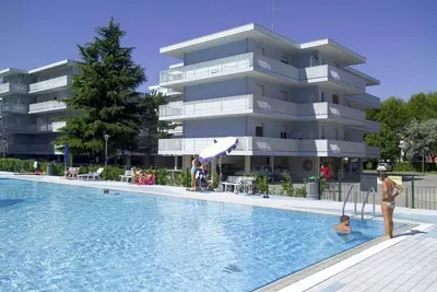 Image de Studio avec climatisation, balcon et piscine