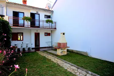 Maison de vacances près de la plage avec barbecue dans le jardin