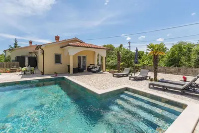 Image de Belle maison à Vrecari avec WiFi