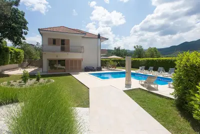 Image de Superbe maison à Bisko avec WiFi