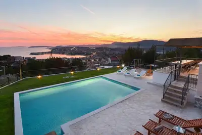 Image de Belle maison de 6 chambres à Podstrana