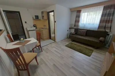 Image de Appartement de vacances avec grand jardin, Internet et climatisation