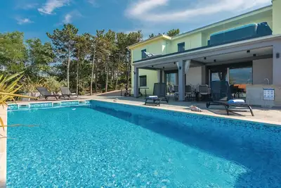 Image de Maison acceptant les animaux à Malinska.