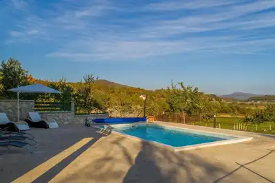 Image de Belle maison Ă Otocac avec WiFi