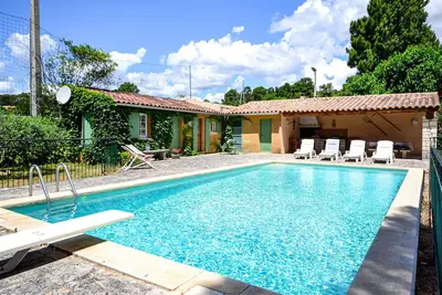 Image de Belle maison à Roussillon avec cuisine