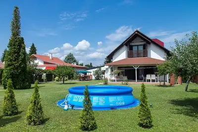 Image de Maison de vacances avec piscine extérieure et grand jardin