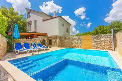 Image de Appartement de vacances dans un quartier calme avec jacuzzi, piscine, air conditionné, Internet