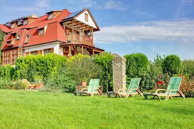 Image de Appartement de vacances avec jardin et aire de jeux pour les enfants