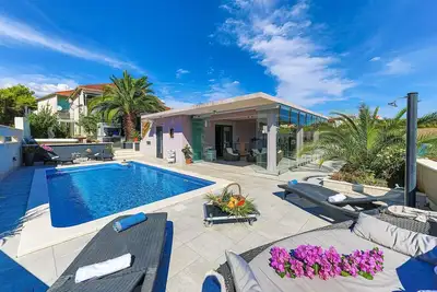 Image de Superbe maison à Okrug Donji avec WiFi