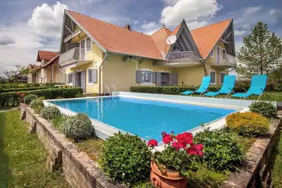 Image de Appartement de vacances à proximité de la plage avec piscine