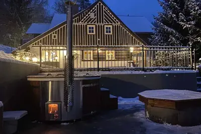 Image de Maison de vacances cabine de montagne avec sauna infra rouge et un bain Ă remous