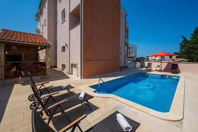 Bel appartement de 4 chambres à Pula