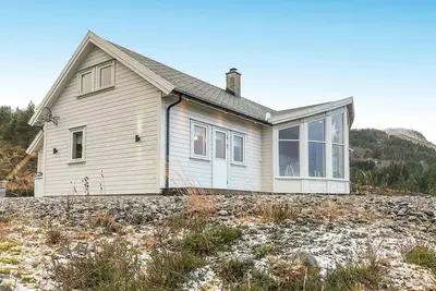 Image de Belle maison à Stadlandet avec jacuzzi