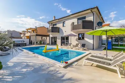 Image de Superbe maison à Pula avec sauna